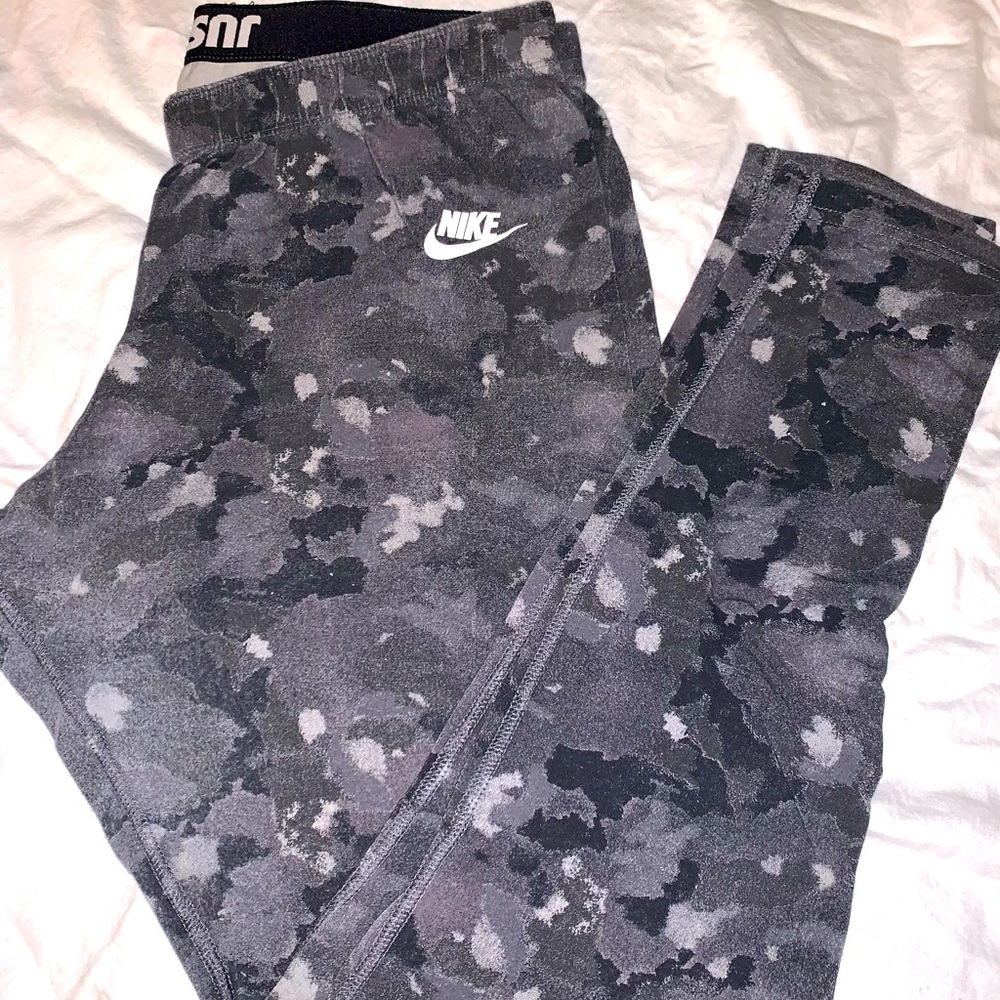 Women’s Nike Camo Print Soft Leggings